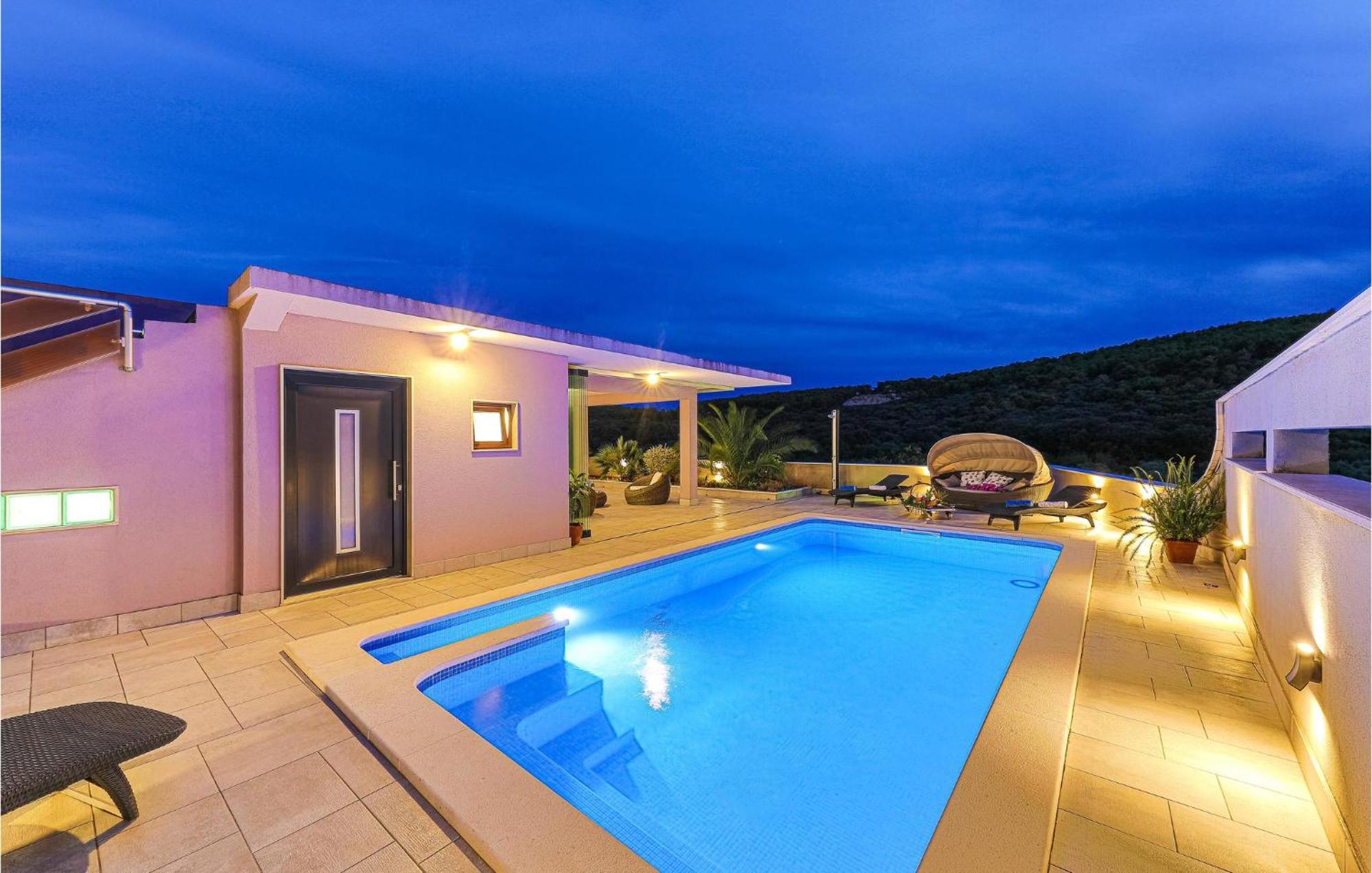 5 Bedroom Cozy Home In Okrug Donji Donji Okrug  ภายนอก รูปภาพ